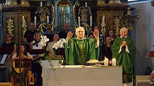 Pfarrer Johann Schober verabschiedete sich mit einem Gottesdienst von der Pfarrei Adlkofen. Pfarrer Johann Schober verabschiedete sich mit einem Gottesdienst von der Pfarrei Adlkofen.
