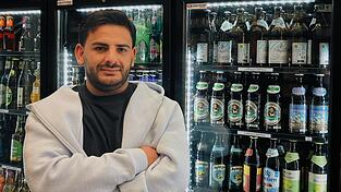 Rasfan Ido Askar vom Amalien-Kiosk wünscht sich eine andere Lösung statt des Bierverkaufsverbots. Rasfan Ido Askar vom Amalien-Kiosk wünscht sich eine andere Lösung statt des Bierverkaufsverbots.