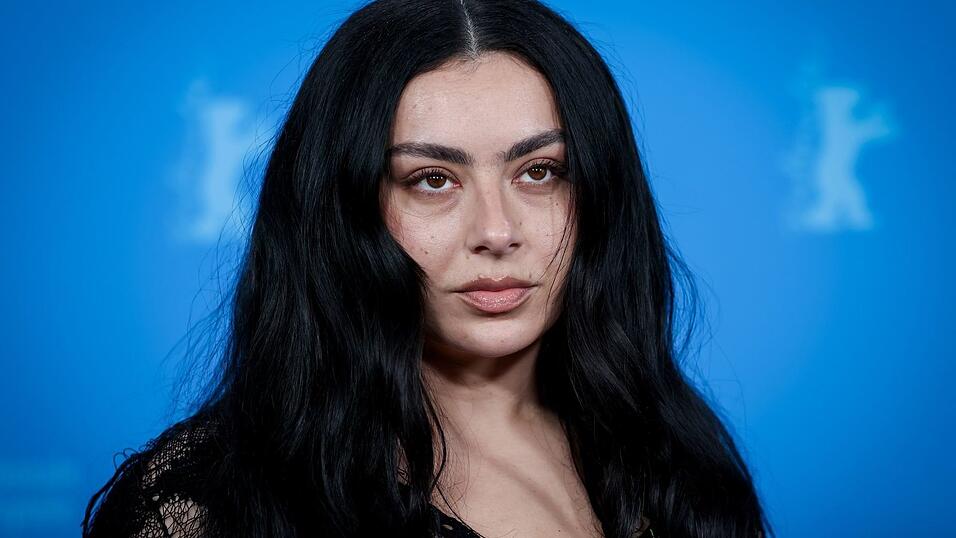 Charli xcx vor der internationalen Premiere ihres Films bei der Berlinale. Charli xcx vor der internationalen Premiere ihres Films bei der Berlinale.
