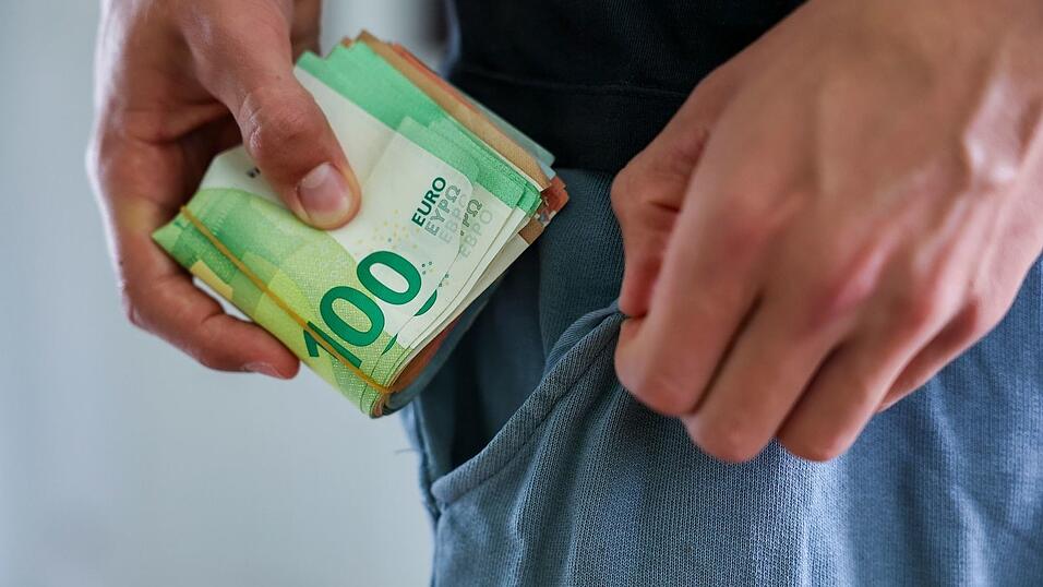 'Ich-Geschenke' lassen sich die Bundesb&uuml;rger etwas kosten - laut Umfrage rund 2000 Euro im Jahr