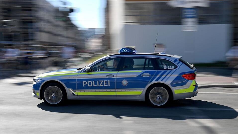 Die Polizei hat in Aachen einen Mann festgenommen, der Ende Januar in M&uuml;nchen einen Kneipeng&auml;nger mit Schl&auml;gen t&ouml;dlich verletzt haben soll. (Symbolbild)