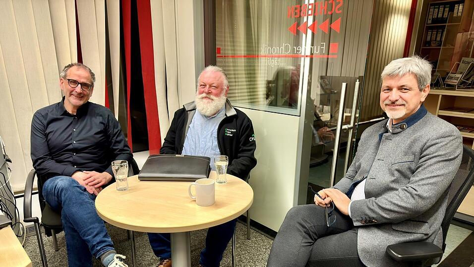 Drei Stunden diskutierten die drei Bewerber ums B&uuml;rgermeisteramt, Stefan Zeller (B&uuml;ndnis 90/Die Gr&uuml;nen), G&uuml;nter Stelzer (CFW) und Sandro Bauer (CSU, von links), auf Einladung unserer Mediengruppe &uuml;ber kommunalpolitische Themen, aber auch dar&uuml;ber, was sie unterscheidet und was sie aneinander sch&auml;tzen.
