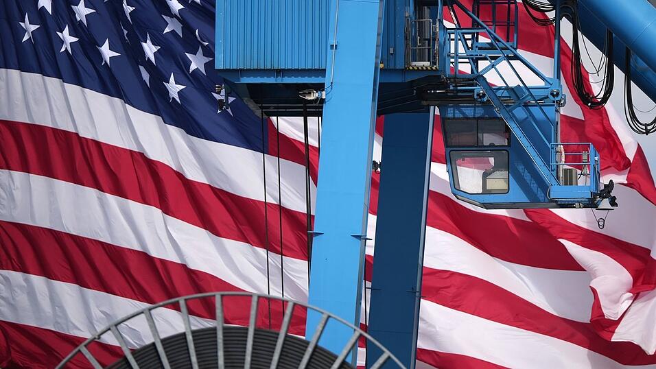 Mit neuen Zolldrohungen von Trump wächst die Sorge um den transatlantischen Handel Mit neuen Zolldrohungen von Trump wächst die Sorge um den transatlantischen Handel