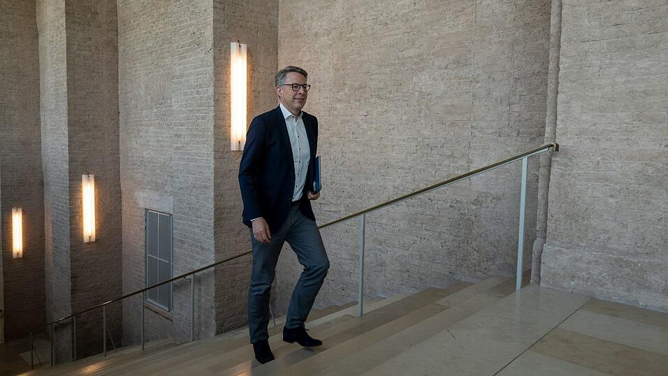 Kunstminister Markus Blume (CSU) hat Pläne für eine Umstrukturierung der bayerischen Staatsmuseen vorgestellt. (Archivbild) Kunstminister Markus Blume (CSU) hat Pläne für eine Umstrukturierung der bayerischen Staatsmuseen vorgestellt. (Archivbild)