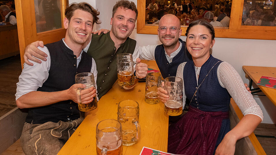Die Partybilder vom Sonntag, 13. August 2023, aus dem Festzelt Krönner. Die Partybilder vom Sonntag, 13. August 2023, aus dem Festzelt Krönner.