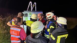 Vor Beginn der Suche nach dem Gleitschirmflieger verschafften sich die Rettungskräfte zunächst einen Überblick übers Gelände. Vor Beginn der Suche nach dem Gleitschirmflieger verschafften sich die Rettungskräfte zunächst einen Überblick übers Gelände.