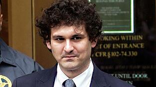Sam Bankman-Fried, Gr&uuml;nder der Kryptow&auml;hrungs-B&ouml;rse FTX, wurde zu 25 Jahren Haft verurteilt. (Archivbild)