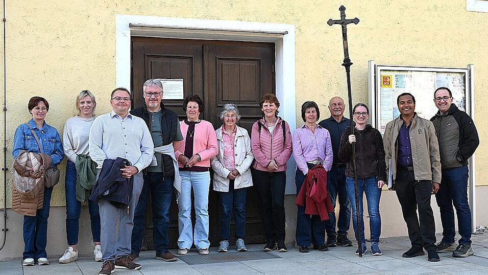 Das Kreuz begleitete die Gl&auml;ubigen nach Dornach.