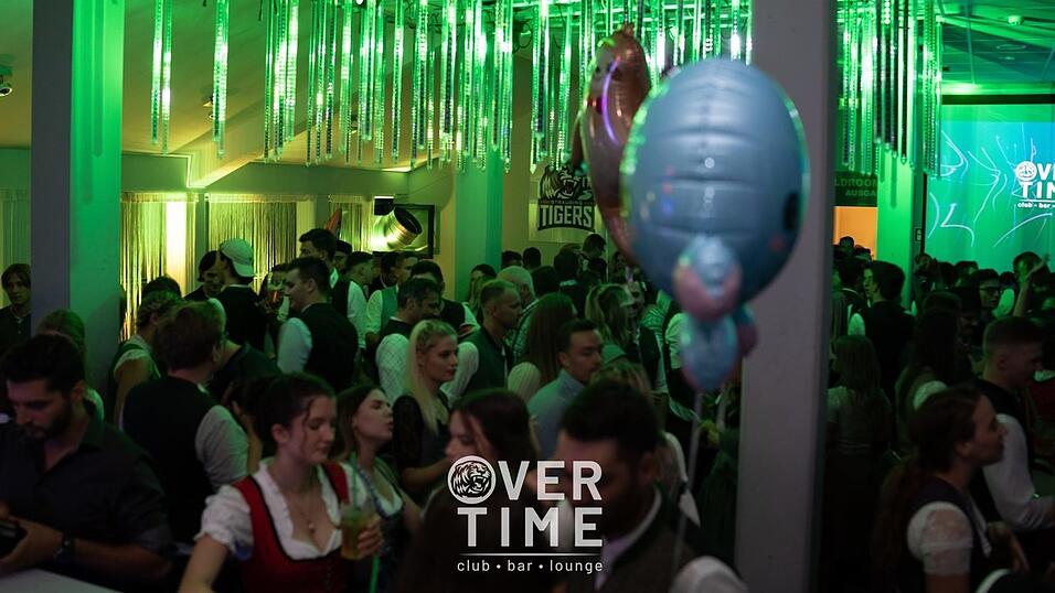 Auch am zweiten Volksfestfreitag schauten viele G&auml;ste im Overtime vorbei.