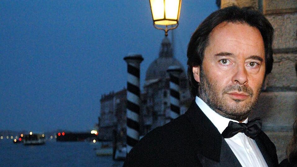 Als Commissario Brunetti l&ouml;ste Kockisch Kriminalf&auml;lle in der malerischen Kulisse von Venedig.