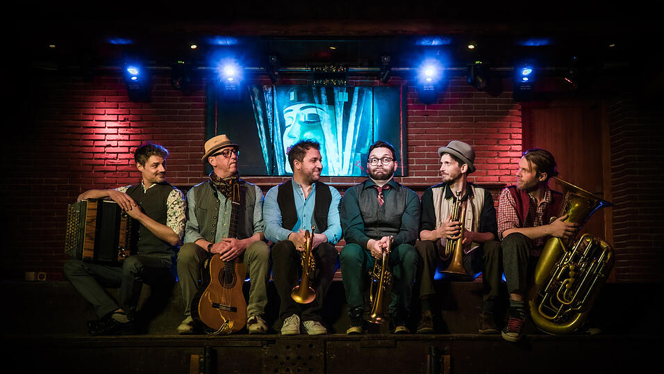 Beim Aufgalopp am Mittwoch ist die Kapelle So & So mit ihrem Programm 'Oane.moani.nam.i.no' zu hören. Diese beiden Konzerte sind die einzigen, die Eintritt kosten.