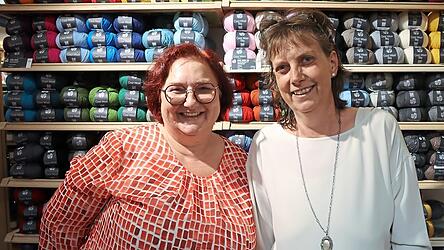 Gerda Körger (links) und Michaela Hain-Liesting haben sich mit der Eröffnung des „Wollfühlort“ am 1. September einen Traum erfüllt. Gerda Körger (links) und Michaela Hain-Liesting haben sich mit der Eröffnung des „Wollfühlort“ am 1. September einen Traum erfüllt.