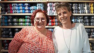 Gerda K&ouml;rger (links) und Michaela Hain-Liesting haben sich mit der Er&ouml;ffnung des &bdquo;Wollf&uuml;hlort&ldquo; am 1. September einen Traum erf&uuml;llt.