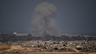 Rauch steigt auf nach einem israelischen Militärschlag im nördlichen Gazastreifen.