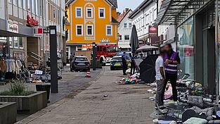 Das Auto fuhr laut Polizei mit hoher Geschwindigkeit durch die Fu&szlig;g&auml;ngerzone.