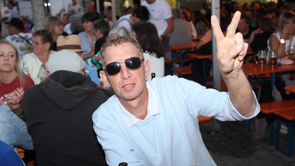 Viele Landshuter genossen ihren Freitagabend auf dem Bismarckplatzfest.