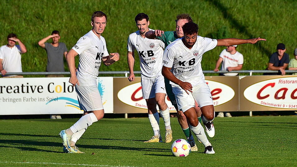 Andre Adkins wird dem ASV Cham nach seiner schweren Verletzung monatelang nicht zur Verf&uuml;gung stehen.