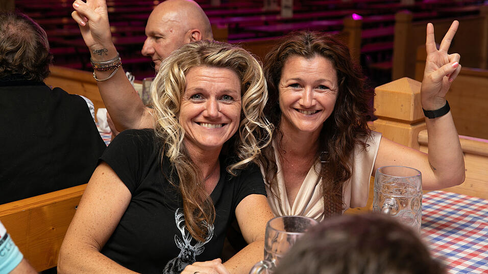 Die Partybilder vom Dienstag, 12. August, aus dem Festzelt Reisinger. Die Partybilder vom Dienstag, 12. August, aus dem Festzelt Reisinger.