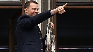 Abflug Richtung WM? Die Debatten um ein Neuer-Comeback laufen heiß. Abflug Richtung WM? Die Debatten um ein Neuer-Comeback laufen heiß.