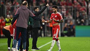 Rein und wieder raus: Luis Díaz. Rein und wieder raus: Luis Díaz.