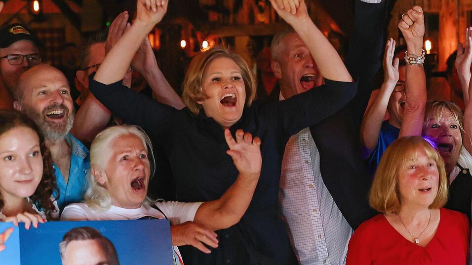 AfD-Wahlparty in Deggendorf. AfD-Wahlparty in Deggendorf.