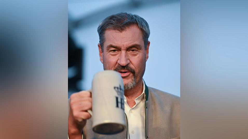 Auch Bayerns Ministerpräsident Markus Söder ließ sich das Oktoberfestbier schmecken.