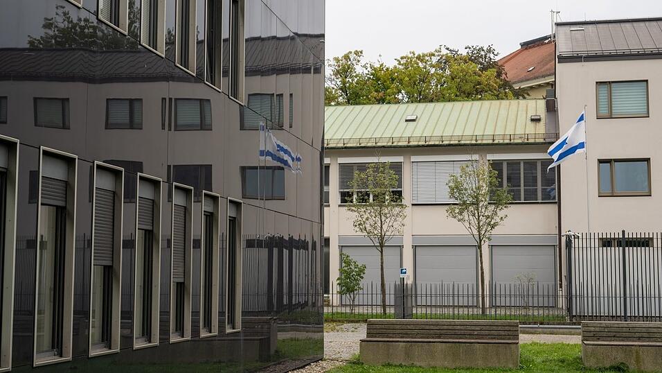 Der 24-J&auml;hrige hatte am Samstag faustgro&szlig;e Steine auf die Fassade des Konsulats geworfen. (Archivbild)