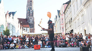 Das Spektakel Landshut hat sich als eines der gr&ouml;&szlig;ten Stra&szlig;enkunstfestivals Europas etabliert. Im September findet es zum 20. Mal statt.