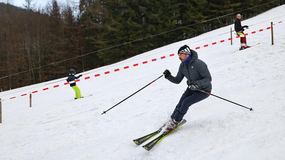 Pistenspaß gibt es auch in der Fränkischen Schweiz - weil endlich wieder genug Schnee liegt. Pistenspaß gibt es auch in der Fränkischen Schweiz - weil endlich wieder genug Schnee liegt.