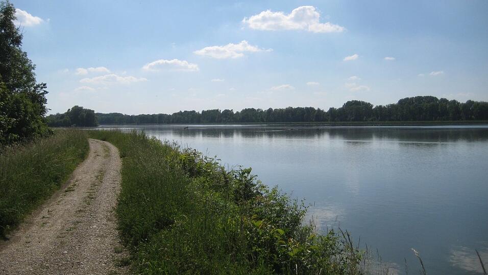 Auch der Altheimer Stausee gibt Wärme ab, einer Studie des Bayerischen Staatsministeriums für Wirtschaft zufolge. Diese Wärme könnten Gemeinde, Einwohnern oder Investoren - letztlich zum Heizen - nutzen. Es ist eine von vielen möglichen Potenzialen, die der 200-seitige Kommunale Wärmeplan für den Markt Essenbach nennt. Auch der Altheimer Stausee gibt Wärme ab, einer Studie des Bayerischen Staatsministeriums für Wirtschaft zufolge. Diese Wärme könnten Gemeinde, Einwohnern oder Investoren - letztlich zum Heizen - nutzen. Es ist eine von vielen möglichen Potenzialen, die der 200-seitige Kommunale Wärmeplan für den Markt Essenbach nennt.