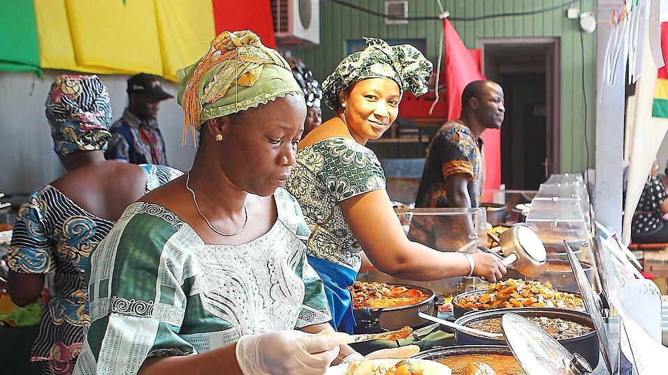 Bei den Afrikatagen, die Mustapha Al Maana mitorganisiert, k&ouml;nnen die Landshuter die Kulturen Afrikas erleben.