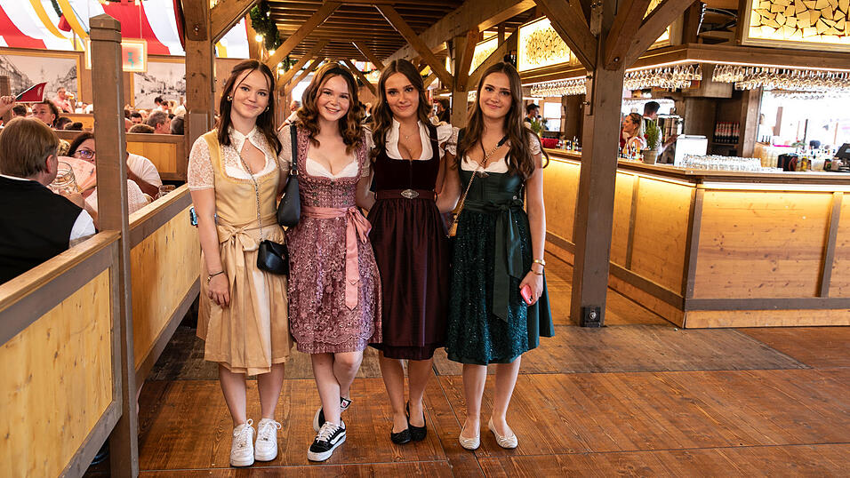 Die Partybilder vom Freitag, 8. August, aus dem Festzelt Krönner. Die Partybilder vom Freitag, 8. August, aus dem Festzelt Krönner.