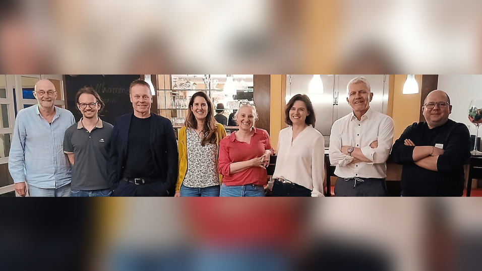 Hanns Seidl, Tobias Holzmair, Tom Nistler, Jana Poruba, Sabine Haid, Ricarda Daser, Manfred K&ouml;glmeier und Michael Munninger (v. l.) bilden den Vorstand.