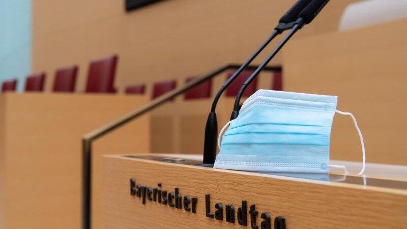 Die AfD ist mit ihren Anträgen gegen die Corona-Regeln im bayerischen Landtag einmal mehr gescheitert. (Symbolbild) Die AfD ist mit ihren Anträgen gegen die Corona-Regeln im bayerischen Landtag einmal mehr gescheitert. (Symbolbild)