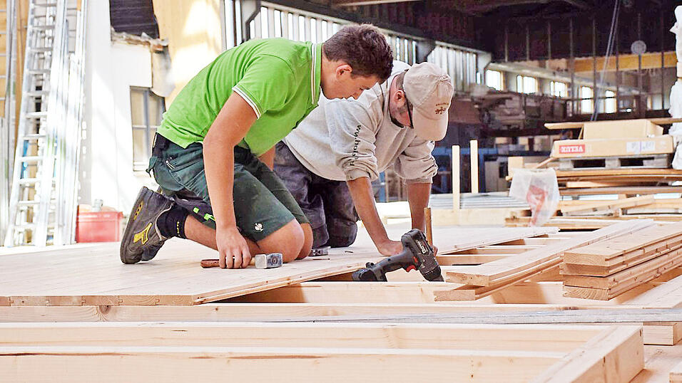 Durch einen hohen Vorfertigungsgrad werden Gebäude aus Holz schneller bezugsfertig und der Bau besser planbar.