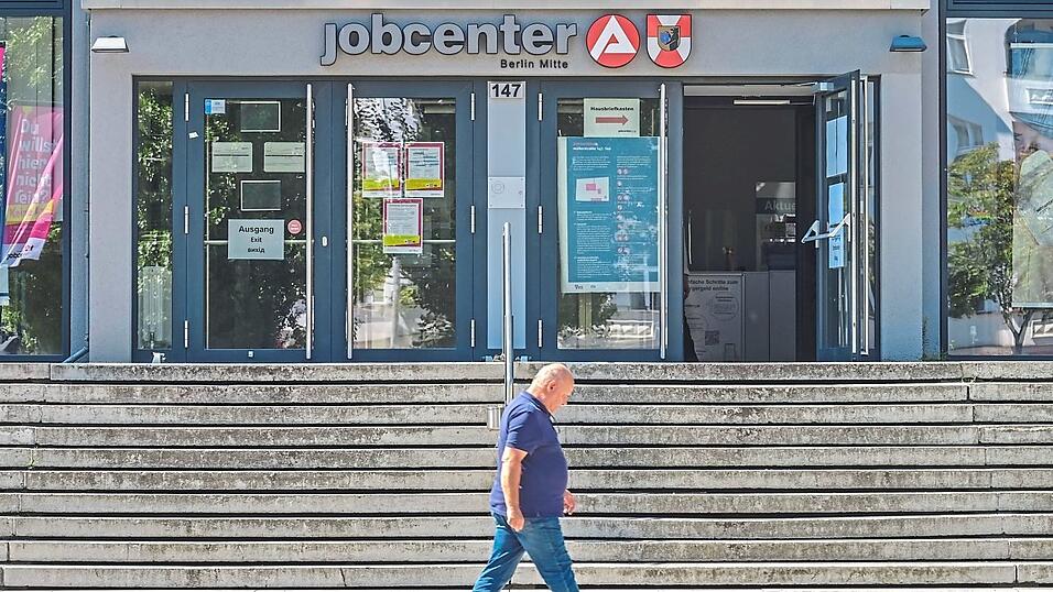 Arbeitslose müssen sich künftig wohl deutlich stärker selbst um Arbeit bemühen als bisher