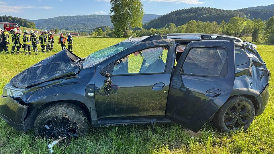 Das Auto überschlug sich aus bis jetzt ungeklärter Ursache.