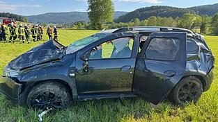 Das Auto überschlug sich aus bis jetzt ungeklärter Ursache.