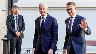 Alexander Stubb (r) und Jonas Gahr St&oslash;re haben mit dem russischen Pr&auml;sidenten Wladimir Putin telefoniert. (Archivbild)