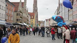 Der verkaufsoffene Sonntag lockte viele Kunden in die Landshuter Innenstadt.