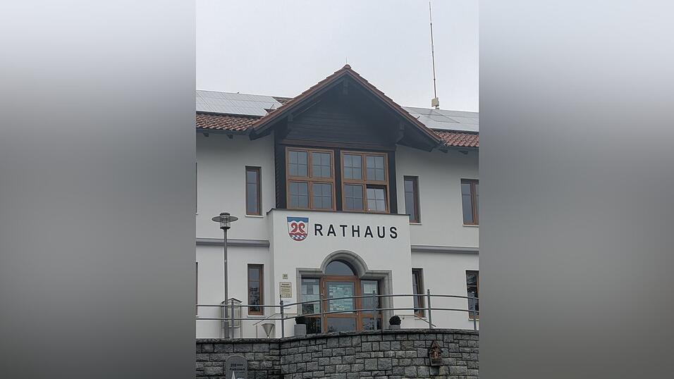 Die Gemeinde Prackenbach will einige Aufgaben des Standesamtes an Viechtach abgeben, die Stellung eines entsprechenden Antrags bewilligten die Prackenbach Gemeinderäte am Mittwochabend. Die Gemeinde Prackenbach will einige Aufgaben des Standesamtes an Viechtach abgeben, die Stellung eines entsprechenden Antrags bewilligten die Prackenbach Gemeinderäte am Mittwochabend.