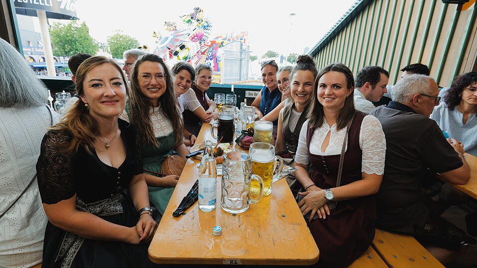 Die Partybilder vom Dienstag, 13. August 2024, aus dem Festzelt Nothaft. Die Partybilder vom Dienstag, 13. August 2024, aus dem Festzelt Nothaft.
