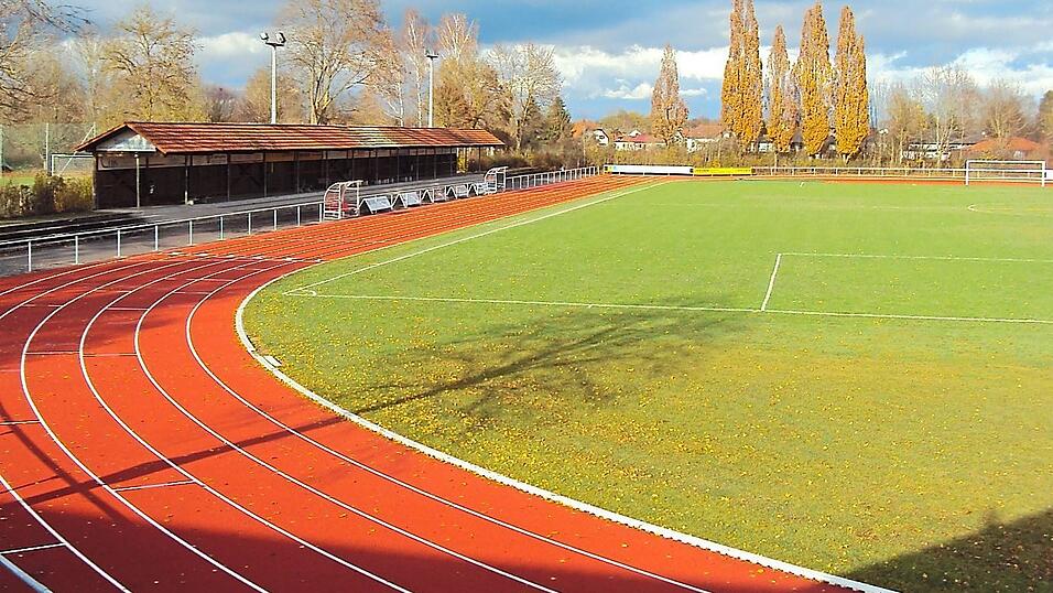 Seit Herbst 2017 pr&auml;sentiert sich das Landauer Stadion durch den Bau der Tartanbahn als moderne und einer Stadt der Gr&ouml;&szlig;e Landaus w&uuml;rdige Sportst&auml;tte.