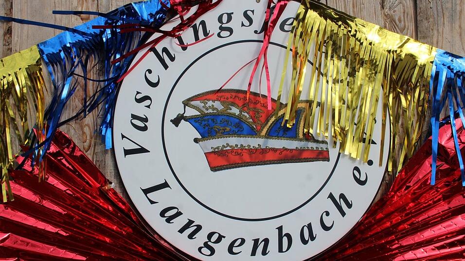 Viele Faschings-Fans haben sich am Samstag den Umzug in Langenbach angesehen. Viele Faschings-Fans haben sich am Samstag den Umzug in Langenbach angesehen.