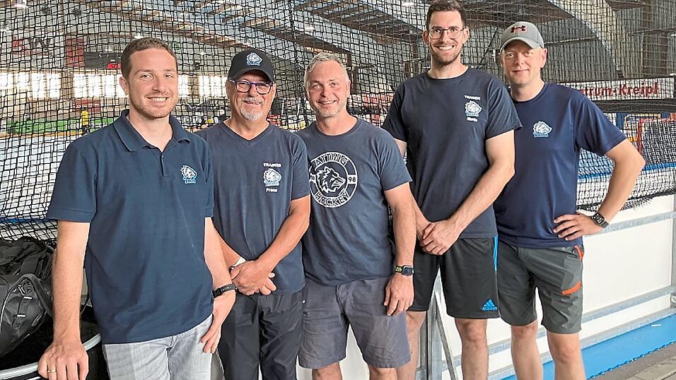 Fabian Hillmeier, Franz Demmelhuber, Daniel Wilke, Martin Jauernig und Markus Kelnhofer (v. l.) bilden mit Alexander Rott (nicht im Bild) das Trainerteam der Attinger Laufschule.