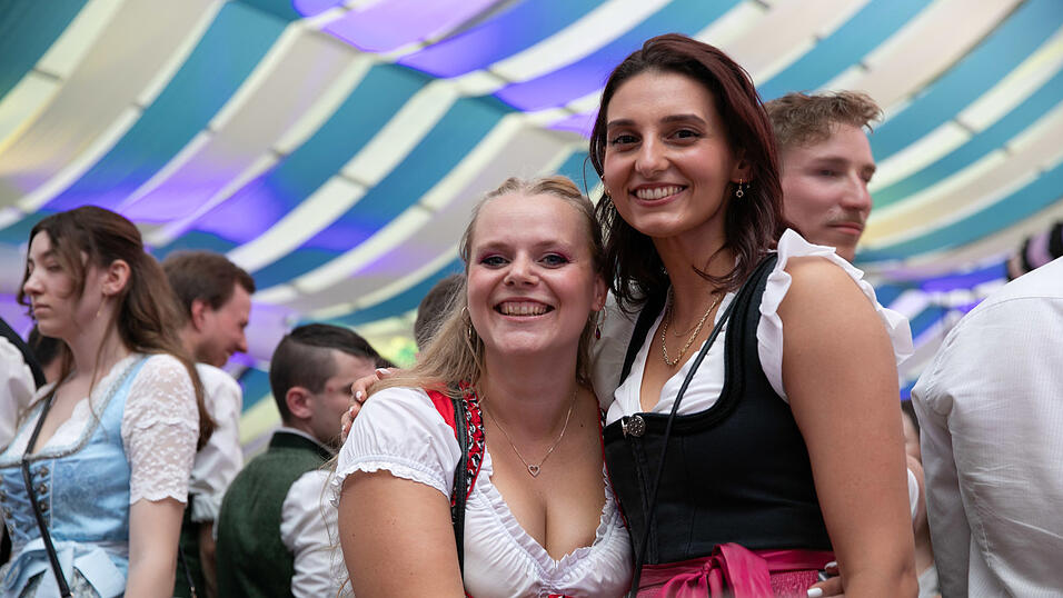 Die Partybilder vom Montag, 11. August, aus dem Festzelt Wenisch. Die Partybilder vom Montag, 11. August, aus dem Festzelt Wenisch.