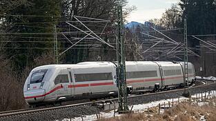 Ein Gleisneubau im Inntal soll in der Zukunft schnellere Zugverbindungen über den Brenner nach Italien bringen. Ein Gleisneubau im Inntal soll in der Zukunft schnellere Zugverbindungen über den Brenner nach Italien bringen.