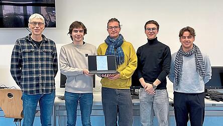 Das Team der Domspatzen mit Lehrer René Grünbauer (von links), Andreas Haberl, Lukas Zapf, Benedikt Dolderer und Alexander Röhrl fiebert auf das Finale am 14. November hin.