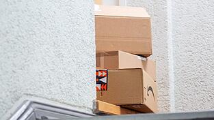 Zu Weihnachten werden wieder jede Menge Pakete geliefert. (Symbolbild) Zu Weihnachten werden wieder jede Menge Pakete geliefert. (Symbolbild)