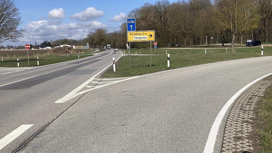 Die Abfahrt zum Tiergarten Straubing: Der Tiergarten soll&nbsp;in der gesamten Bauzeit &uuml;ber die Regensburger Stra&szlig;e erreichbar sein.&nbsp;